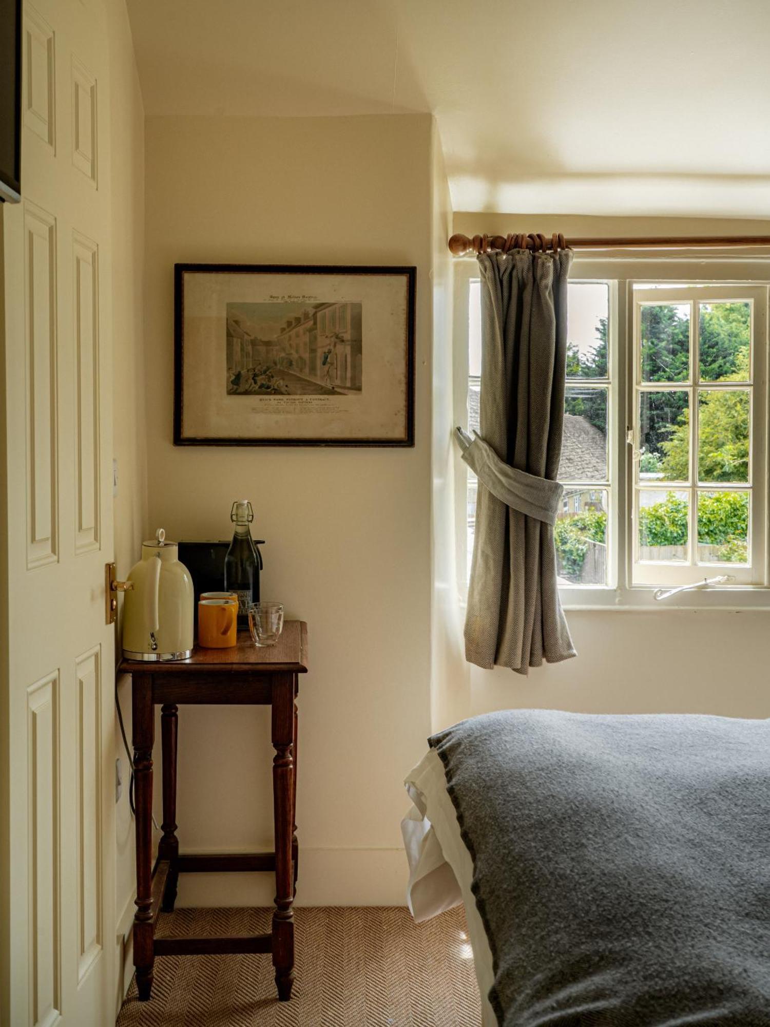 The Bell Inn ليتشليد الغرفة الصورة